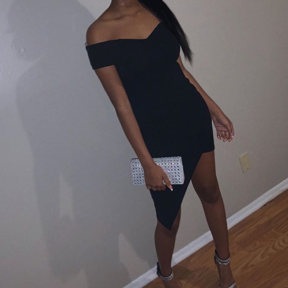 Off the shoulder thigh split body-con dress